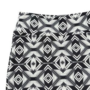 NWT LuLaRoe Monochrome Geometric Cassie Skirt